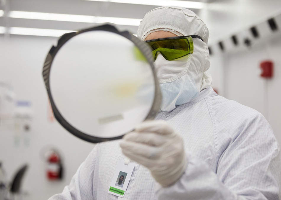 Apple Adv Manufacturing Fund IIVI Worker